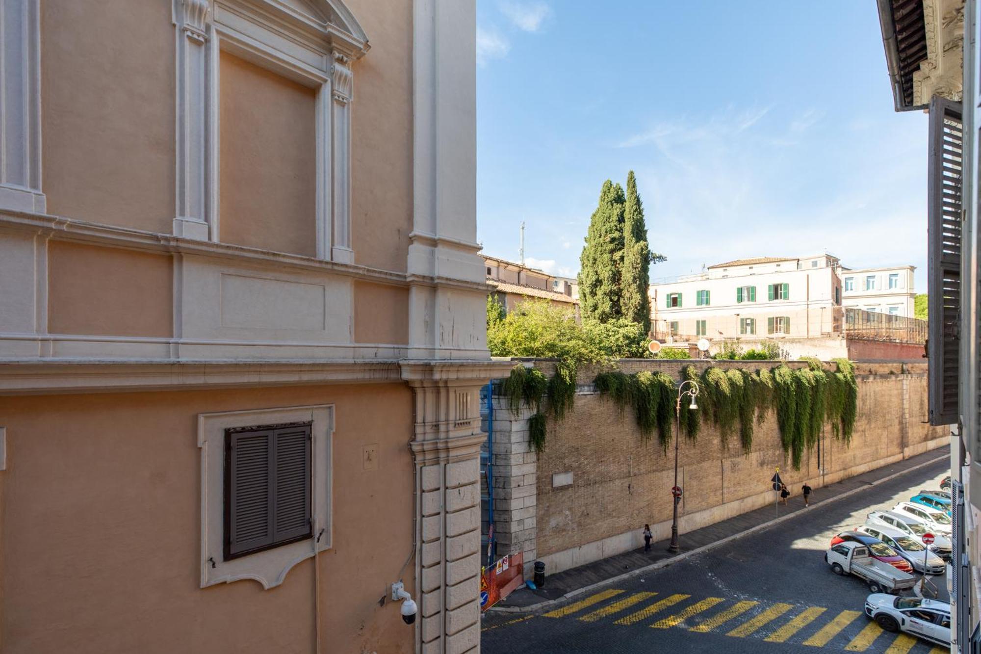 Iflat Bright Brand New 3-bedroom In Monti Apartment