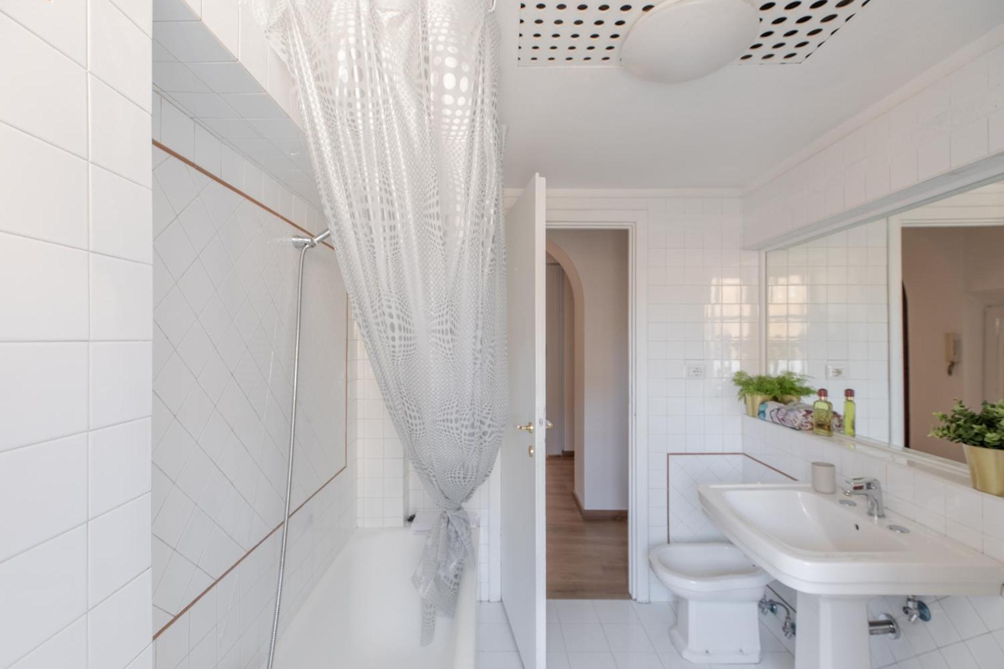 Apartment Iflat Bright Brand New 3-bedroom In Monti